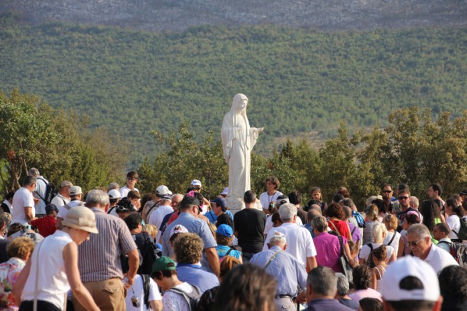 Medjugorje: Dear children! Today I invite you to accept and live my messages with seriousness
