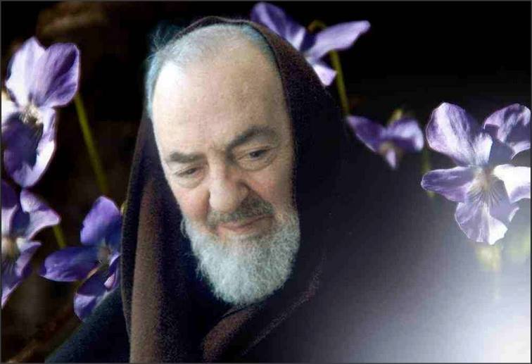 Vi Racconto Un Miracolo Di Padre Pio Nella Mia Famiglia Un Profumo Di Viole E La Mamma Guari