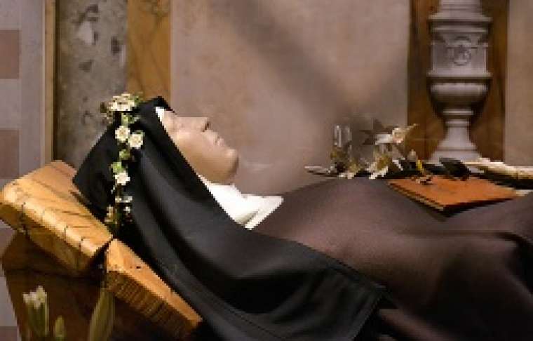 Il corpo di Santa Chiara di Assisi