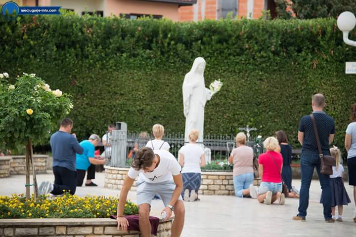 Medjugorje: Dear children! Today I invite you to accept and live my messages with seriousness