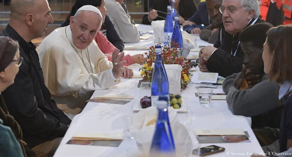 Papa Francesco pranzo con i poveri