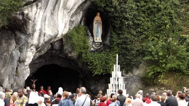 Santo Rosario Dalla Grotta Di Lourdes Misteri Dolorosi Venerdi 22 Marzo 19 Alle Ore 23 00 Papaboys 3 0