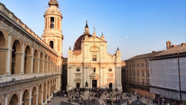 Supplica Alla Vergine Di Loreto Da Recitare Oggi 10 Dicembre 19 Per Chiedere Una Grazia Alla Mamma Celeste Papaboys 3 0