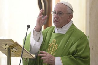 Papa Francesco 'Gesù piange perché noi non lasciamo che Lui ci ami'