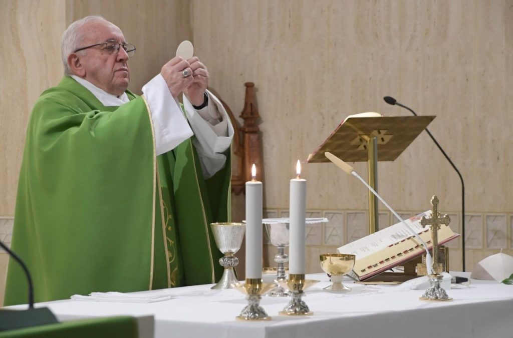 Papa Francesco a Santa Marta: 'Non si può essere umili senza umiliazioni'
