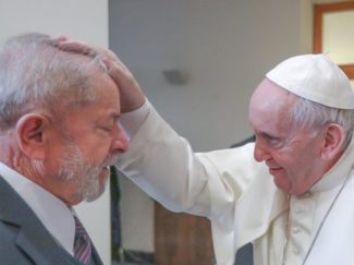 Papa Francesco riceve l'ex presidente del Brasile che dichiara 'Il mondo si ispiri papa Francesco.'