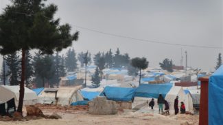 Siria. Combattimenti ad Idlib, record di sfollati 800mila persone al gelo. Parla Padre Lutfi