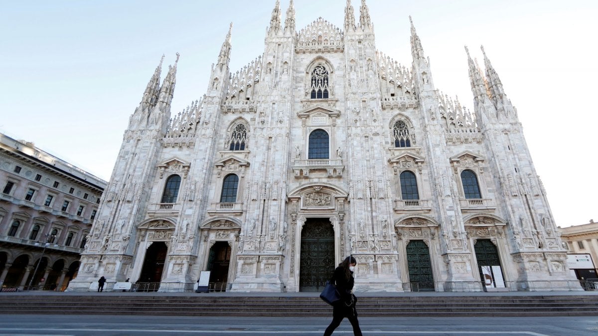 Coronavirus, riapre il Duomo di Milano, ma l'ISS dichiara 'In Italia mortalità più alta che in Cina'