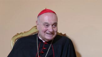 I pensieri di Papa Francesco per la Quaresima il libro 'tascabile' del Cardinal Comastri