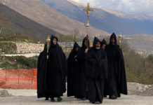 Norcia la preghiera di «liberazione» dei monaci