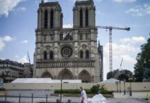 Parigi, dopo oltre un anno dall'incendio riapre il sagrato di Notre-Dame