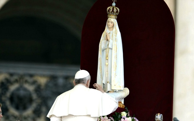 Papa Francesco si affida alla Madonna di Fatima: 'Uniti con la Vergine, per sconfiggere la pandemia e chiedere pace' - Papaboys 3.0