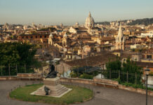 Roma, litiga con la fidanzata e si lancia dalla terrazza del Pincio: morto a 21 anni