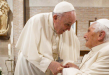 Il saluto di Papa Francesco a Benedetto XVI
