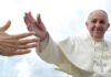 Papa Francesco: 'Non mi dimetto. E vorrei andare sia a Mosca che a Kiev' (Foto Vatican Media)