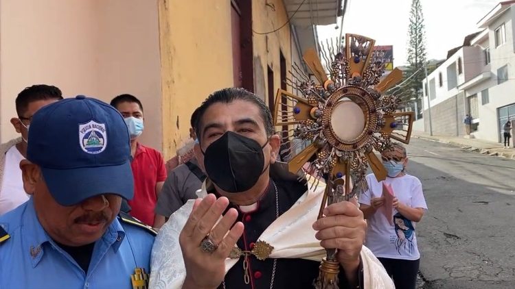 Nicaragua: il vescovo Alvarez controllato dagli agenti