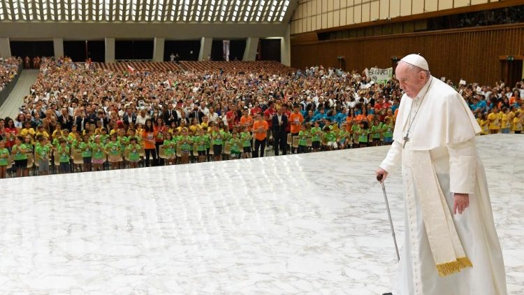 Papa Francesco entra in Aula Paolo VI per l'udienza generale (Vatican Media)